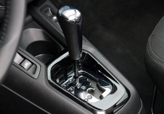 8 типових помилок водіїв, які перейшли з механіки на автомат