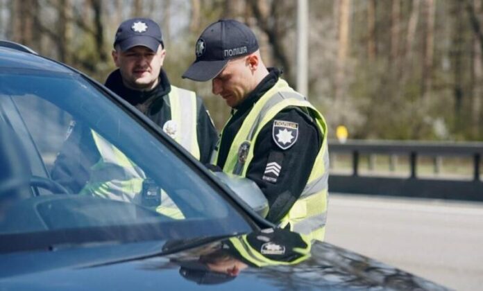 Screenshot_21 Чому водіям не варто віддавати посвідчення поліцейському в руки