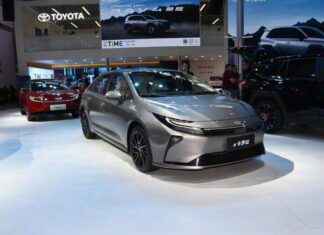 Абсолютно нова Toyota Corolla показали на живих фото Абсолютно нова Toyota Corolla показали на живих фото