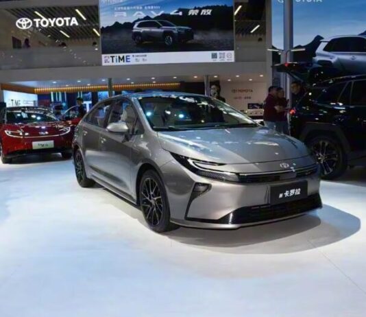 Абсолютно нова Toyota Corolla показали на живих фото Абсолютно нова Toyota Corolla показали на живих фото