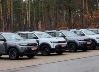 На ЗСУ передали п’ять нових Renault Duster для розвідки На ЗСУ передали п’ять нових Renault Duster для розвідки