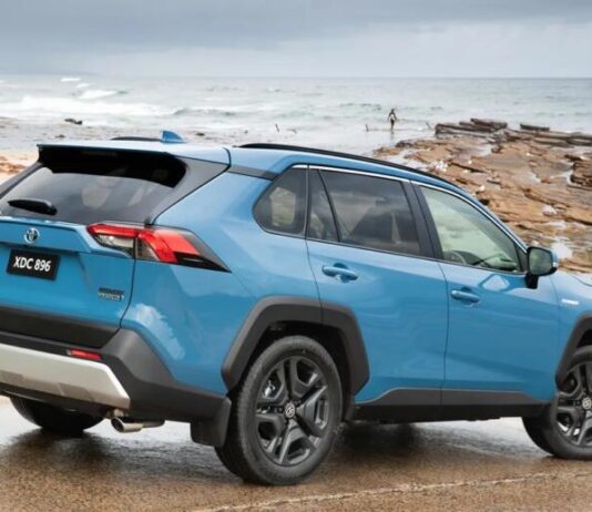 Продажі гібридних авто зростають у США, Європі та Китаї Продажі гібридних авто зростають у США, Європі та Китаї