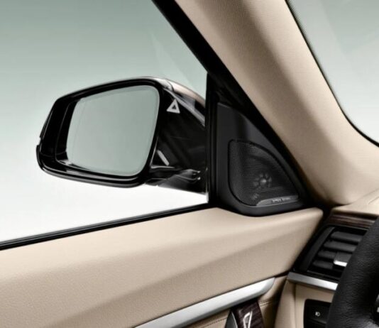 Експерт розповів, як налаштувати дзеркала, щоб уникати сліпих зон