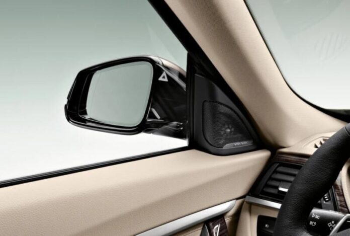 Експерт розповів, як налаштувати дзеркала, щоб уникати сліпих зон