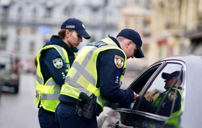 Поліцейський пояснив, які авто зупиняють найчастіше та чому