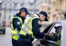 Юристи пояснили, чому небезпечно відповідати поліції на питання про алкоголь Юристи пояснили, чому небезпечно відповідати поліції на питання про алкоголь