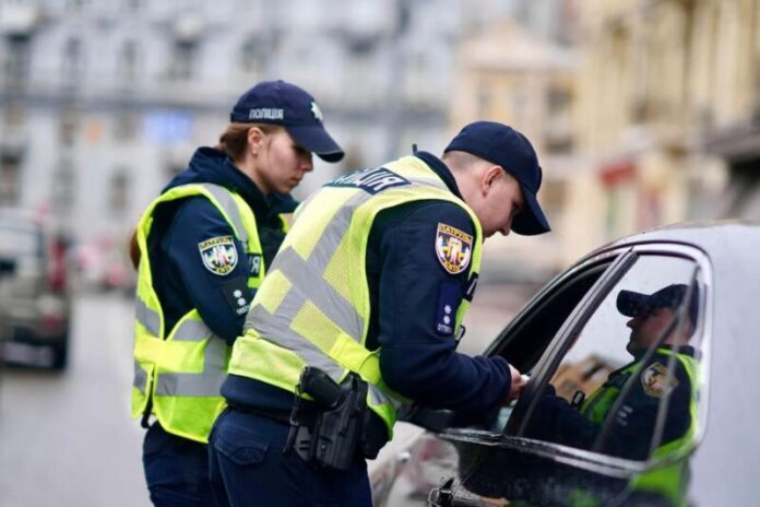 Screenshot_30 Юристи пояснили, чому небезпечно відповідати поліції на питання про алкоголь