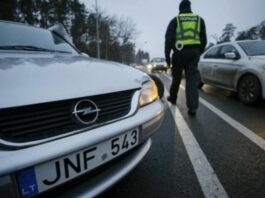 Чому поліція не може штрафувати «євробляхи» без даних митниці Чому поліція не може штрафувати «євробляхи» без даних митниці