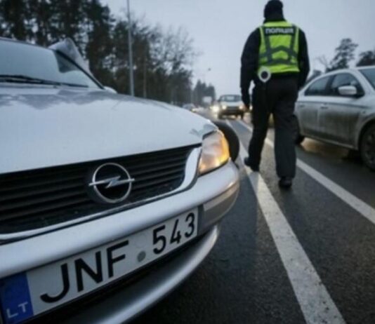 Чому поліція не може штрафувати «євробляхи» без даних митниці Чому поліція не може штрафувати «євробляхи» без даних митниці
