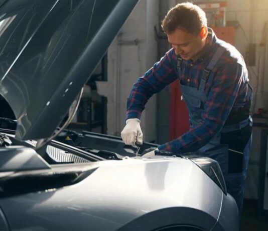 Названо автомобілі, які найпростіше ремонтувати