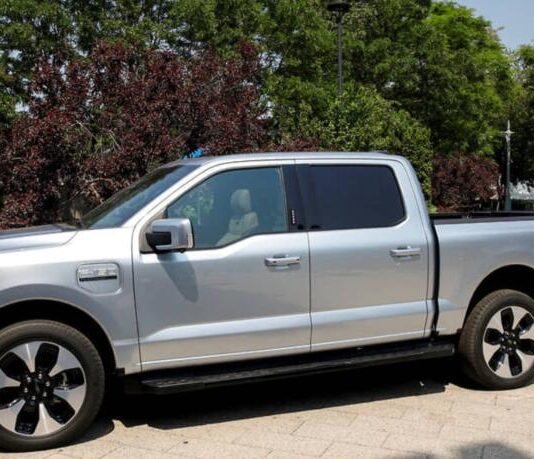 Ford відкликає понад 270 тисяч електромобілів і гібридів у США Ford відкликає понад 270 тисяч електромобілів і гібридів у США