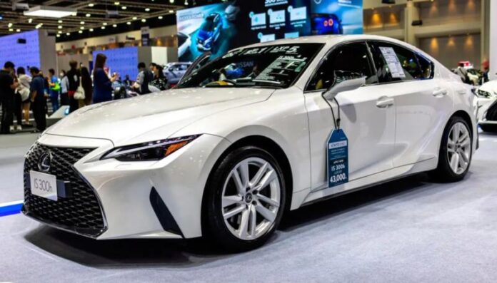 Топ-8 нових автомобілів, які вважаються застарілими в 2025 році