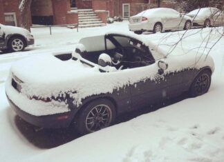 Експерт розповів, чи можна їздити на кабріолеті взимку