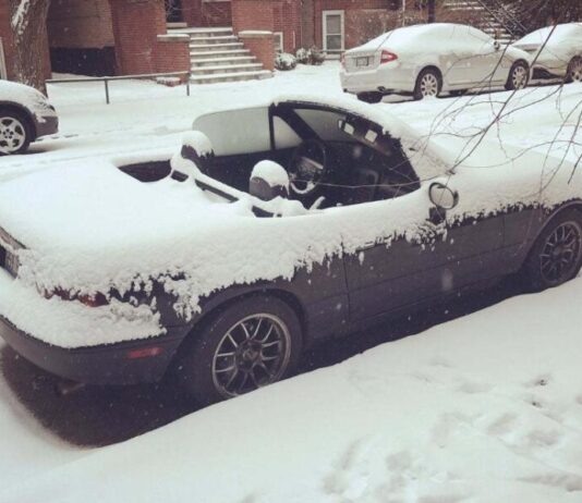 Експерт розповів, чи можна їздити на кабріолеті взимку Експерт розповів, чи можна їздити на кабріолеті взимку