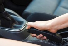 Механік пояснив, чому завжди слід ставити авто на ручне гальмо Механік пояснив, чому завжди слід ставити авто на ручне гальмо