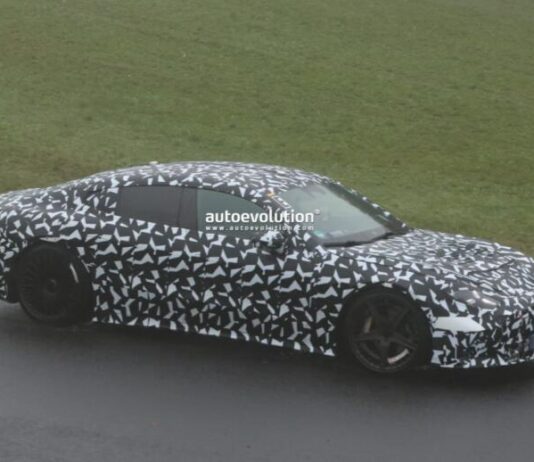 Новий електромобіль Mercedes-AMG C590 показали на тестах Новий електромобіль Mercedes-AMG C590 показали на тестах