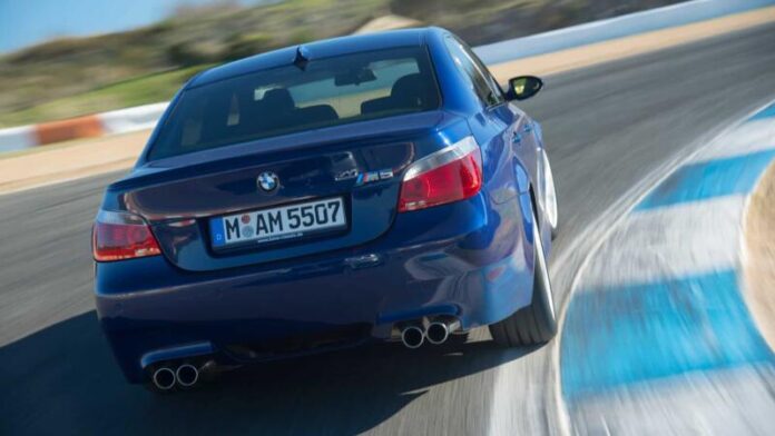 bmw-m5-e60-para-02-1 Відома світова страхова компанія назвала автомобілі, які варто інвестувати в 2026 році