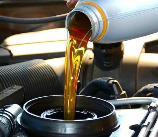 Міфи про моторну оливу: що варто знати водіям Міфи про моторну оливу: що варто знати водіям