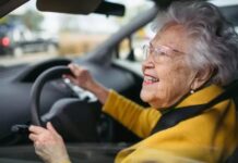 В Україні можуть обмежити права літніх водіїв В Україні можуть обмежити права літніх водіїв