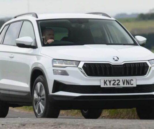 Skoda готує нове покоління Karoq із гібридами та ДВЗ Skoda готує нове покоління Karoq із гібридами та ДВЗ