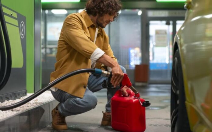 Screenshot_1 На АЗС пояснили, у яку тару можна наливати бензин