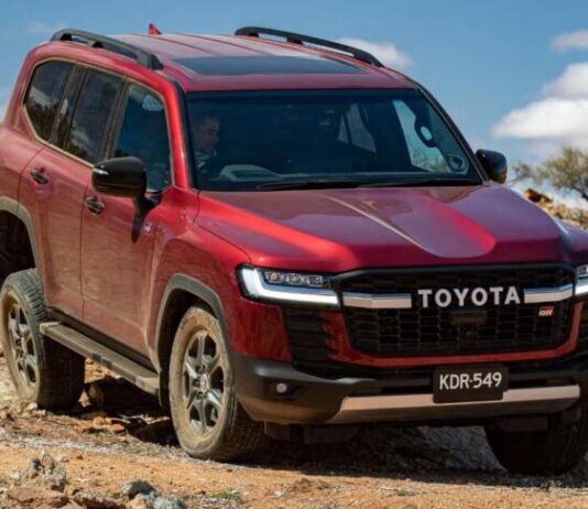 Toyota оголосила про запуск гібридного Land Cruiser 300 Toyota оголосила про запуск гібридного Land Cruiser 300