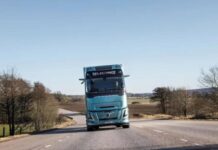 Volvo представила оновлену електричну вантажівку для міста Volvo представила оновлену електричну вантажівку для міста