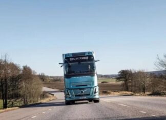 Volvo представила оновлену електричну вантажівку для міста Volvo представила оновлену електричну вантажівку для міста