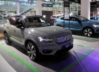 Volvo відкликає понад 413 тисяч автомобілів у США через проблему камери заднього виду Volvo відкликає понад 413 тисяч автомобілів у США через проблему камери заднього виду