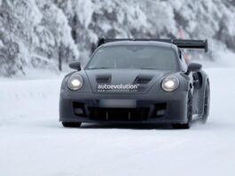 Нові фото прототипу Porsche GT3 RS вказують на турбонаддув спереду й ззаду Нові фото прототипу Porsche GT3 RS вказують на турбонаддув спереду й ззаду