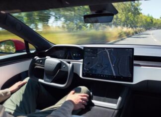 Блогер показав, як автопілот Tesla FSD поводиться на голому льоду Блогер показав, як автопілот Tesla FSD поводиться на голому льоду