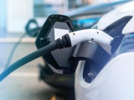 Вперше в історії продажі електромобілів у ЄС перевищили бензинові Вперше в історії продажі електромобілів у ЄС перевищили бензинові