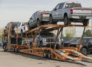 У США суттєво зросли витрати на електромобілі У США суттєво зросли витрати на електромобілі