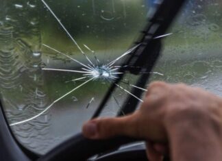 Чим загрожує їзда машиною з розбитим лобовим склом Чим загрожує їзда машиною з розбитим лобовим склом