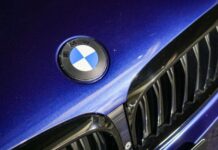 BMW представила оновлений мінімалістичний логотип на iX3 BMW представила оновлений мінімалістичний логотип на iX3