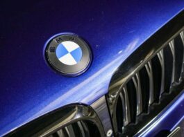 BMW представила оновлений мінімалістичний логотип на iX3 BMW представила оновлений мінімалістичний логотип на iX3