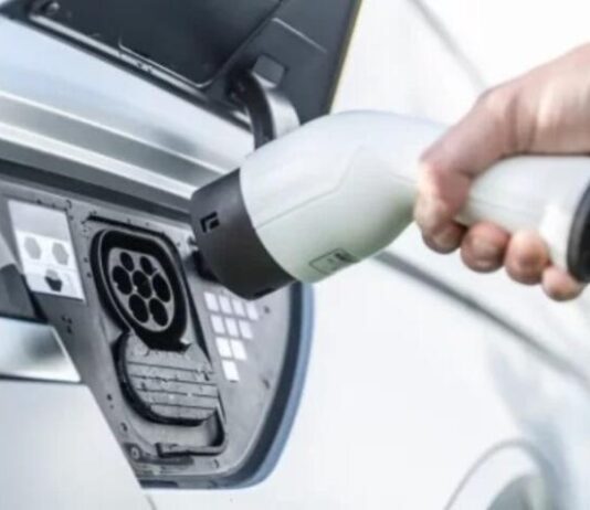 Власників електромобілів застерігають: зарядка може обернутися дорогим ремонтом Власників електромобілів застерігають: зарядка може обернутися дорогим ремонтом