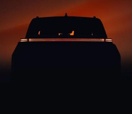 Toyota заінтригувала загадковим тизером нового авто Toyota заінтригувала загадковим тизером нового авто