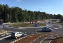 Коли вмикати покажчики повороту на кругових перехрестях Коли вмикати покажчики повороту на кругових перехрестях