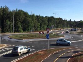 Коли вмикати покажчики повороту на кругових перехрестях Коли вмикати покажчики повороту на кругових перехрестях