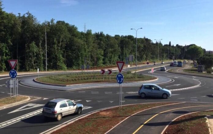 Screenshot_33 Коли вмикати покажчики повороту на кругових перехрестях