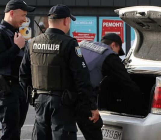 Коли поліція може оглядати багажник: права водія та законні підстави Коли поліція може оглядати багажник: права водія та законні підстави