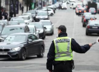 Ваші права під час зупинки поліцією: що варто знати кожному водію Ваші права під час зупинки поліцією: що варто знати кожному водію