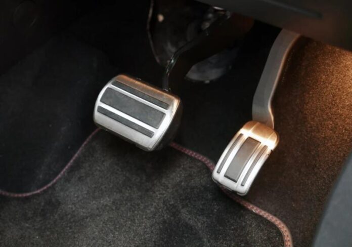 Screenshot_4 Що відбувається з авто, якщо одночасно натискати газ і гальмо