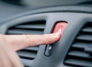 Водіям пояснили, коли аварійка обов’язкова і коли штраф незаконний Водіям пояснили, коли аварійка обов’язкова і коли штраф незаконний