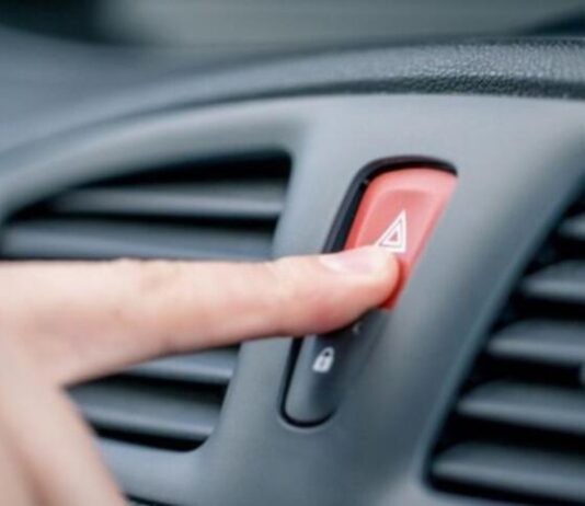 Водіям пояснили, коли аварійка обов’язкова і коли штраф незаконний Водіям пояснили, коли аварійка обов’язкова і коли штраф незаконний