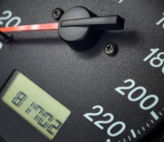 Автоексперт пояснив, як визначити скручений пробіг авто Автоексперт пояснив, як визначити скручений пробіг авто