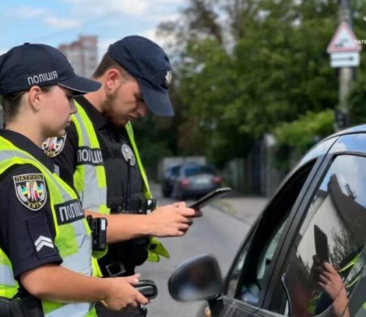 Фахівці розповіли, що загрожує водієві за образу поліцейського Фахівці розповіли, що загрожує водієві за образу поліцейського