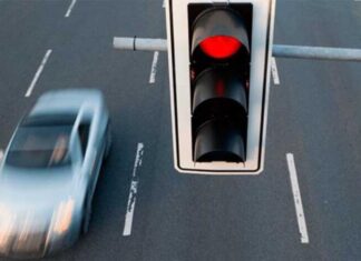 ТОП-4 випадки, коли ви повинні проїхати на червоний сигнал світлофора ТОП-4 випадки, коли ви повинні проїхати на червоний сигнал світлофора