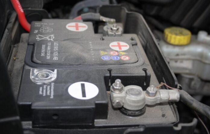 Експерти розповіли як правильно заряджати акумулятор в авто взимку